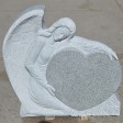 Skulpterad ängel med polerat hjärta